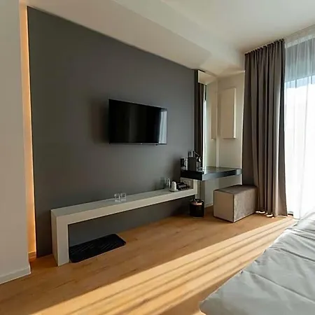 Hotell Frames Gmbh 4*