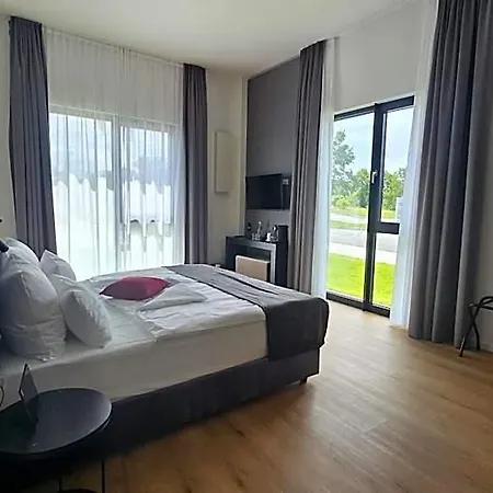 Hotell Frames Gmbh 4*
